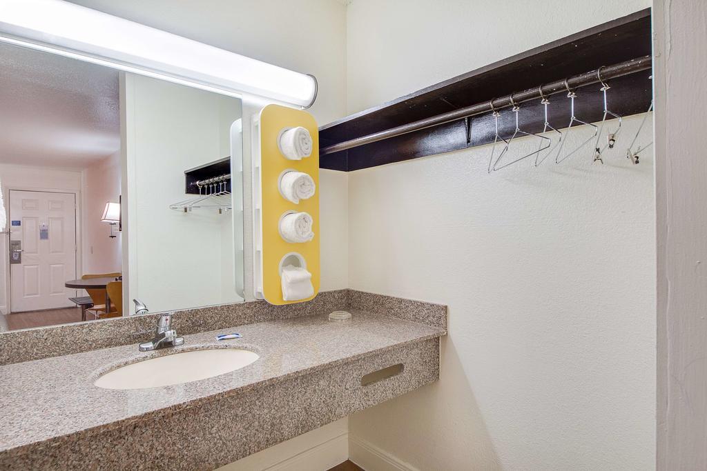 Americas Best Value Inn Сан-Антонио Экстерьер фото